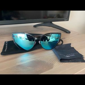 Quay Australia “Game On” sunnies
